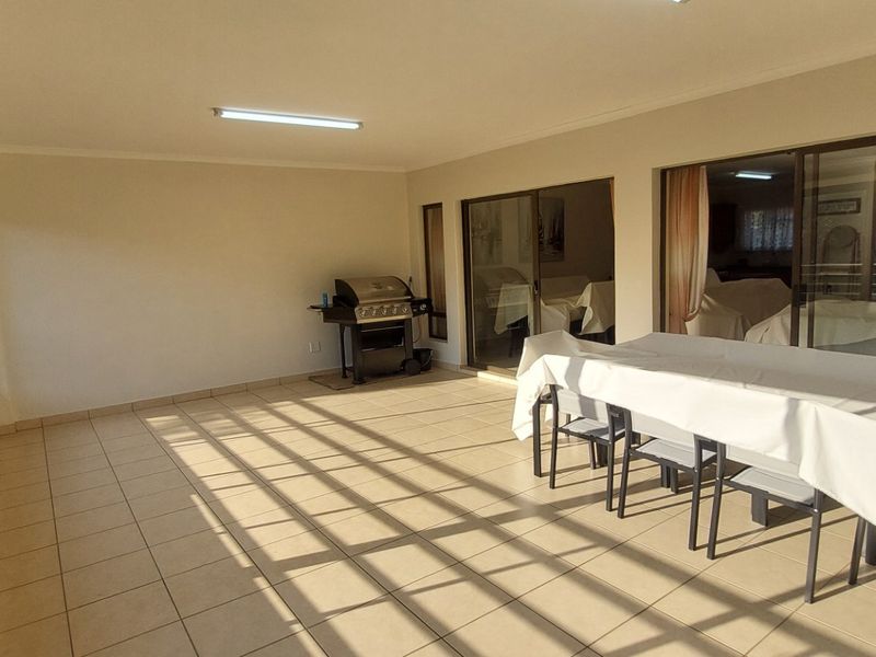 Modern Coastal Luxury Living in Secure Family Estate - Photo 9