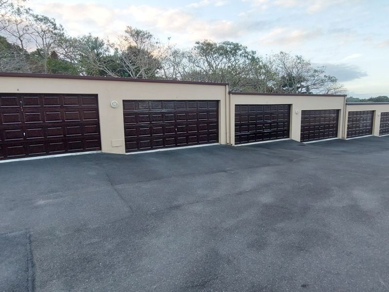 Modern Coastal Luxury Living in Secure Family Estate - Photo 2