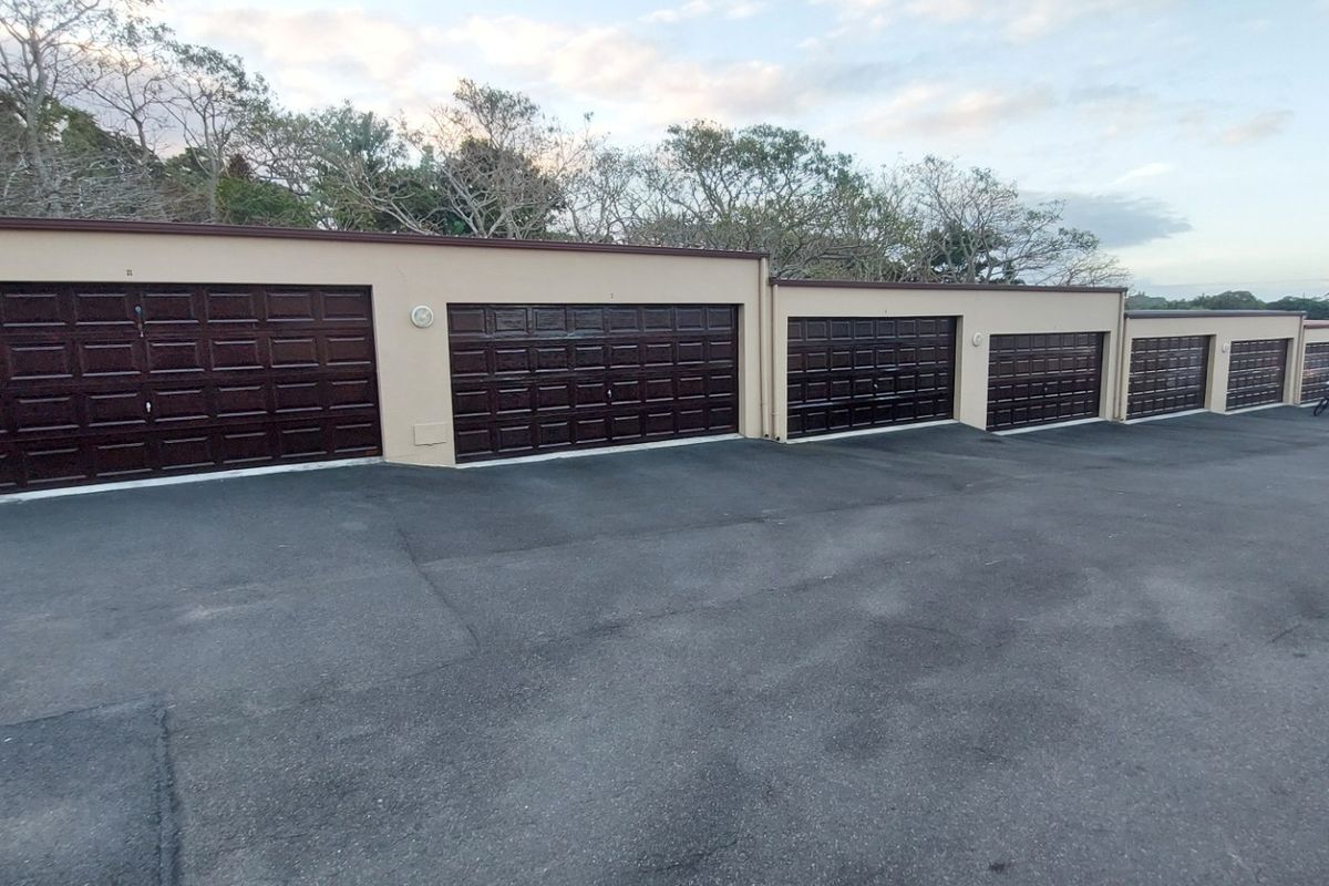 Modern Coastal Luxury Living in Secure Family Estate - Photo 2
