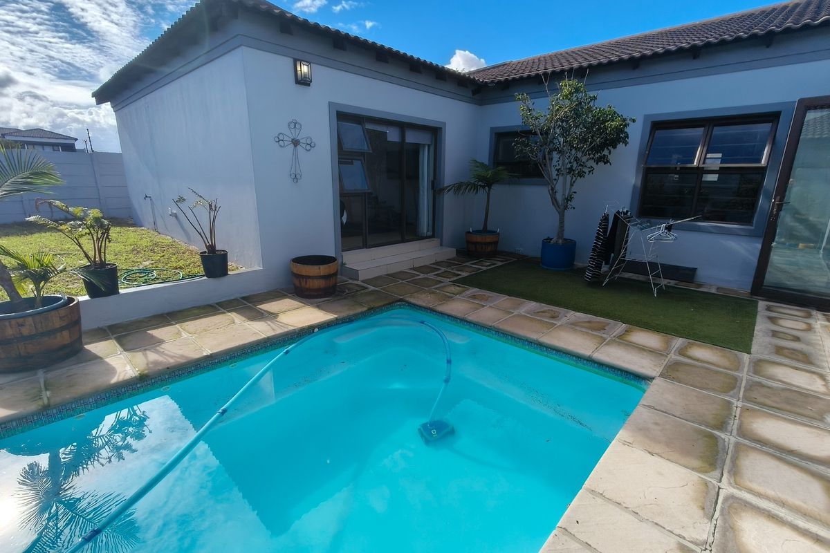 Stunning 4 Bedroom Home in Secure Close in Parklands - Photo 2
