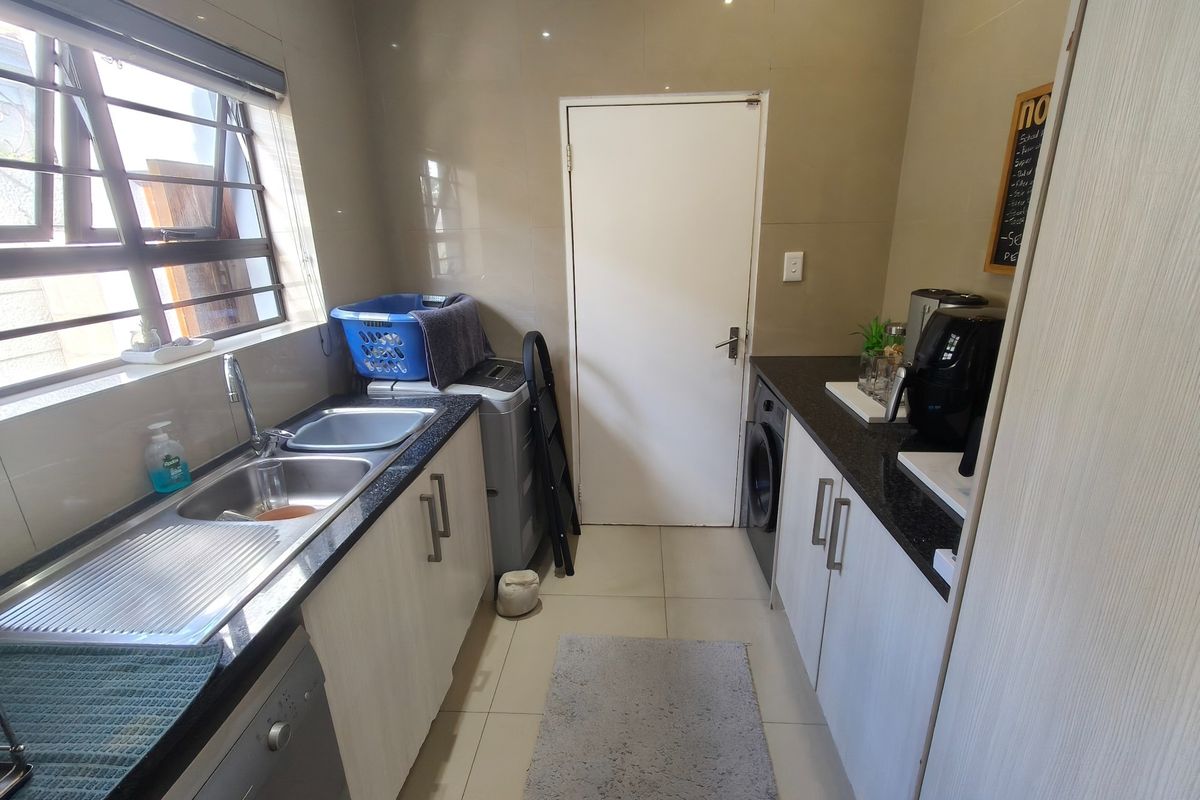 Stunning 4 Bedroom Home in Secure Close in Parklands - Photo 5