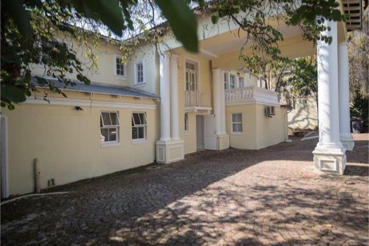 Upmarket 11 Bedroom 5 Star Guesthouse, In the Heart of Brooklyn, In A Secure Estate - Photo 2