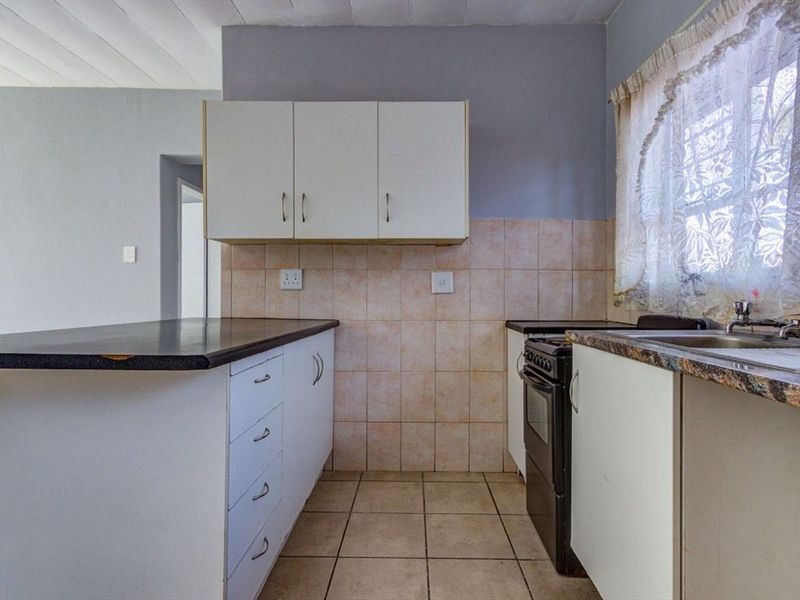 Apartment  For Sale in Kempton Park, Kempton Park - Photo 9