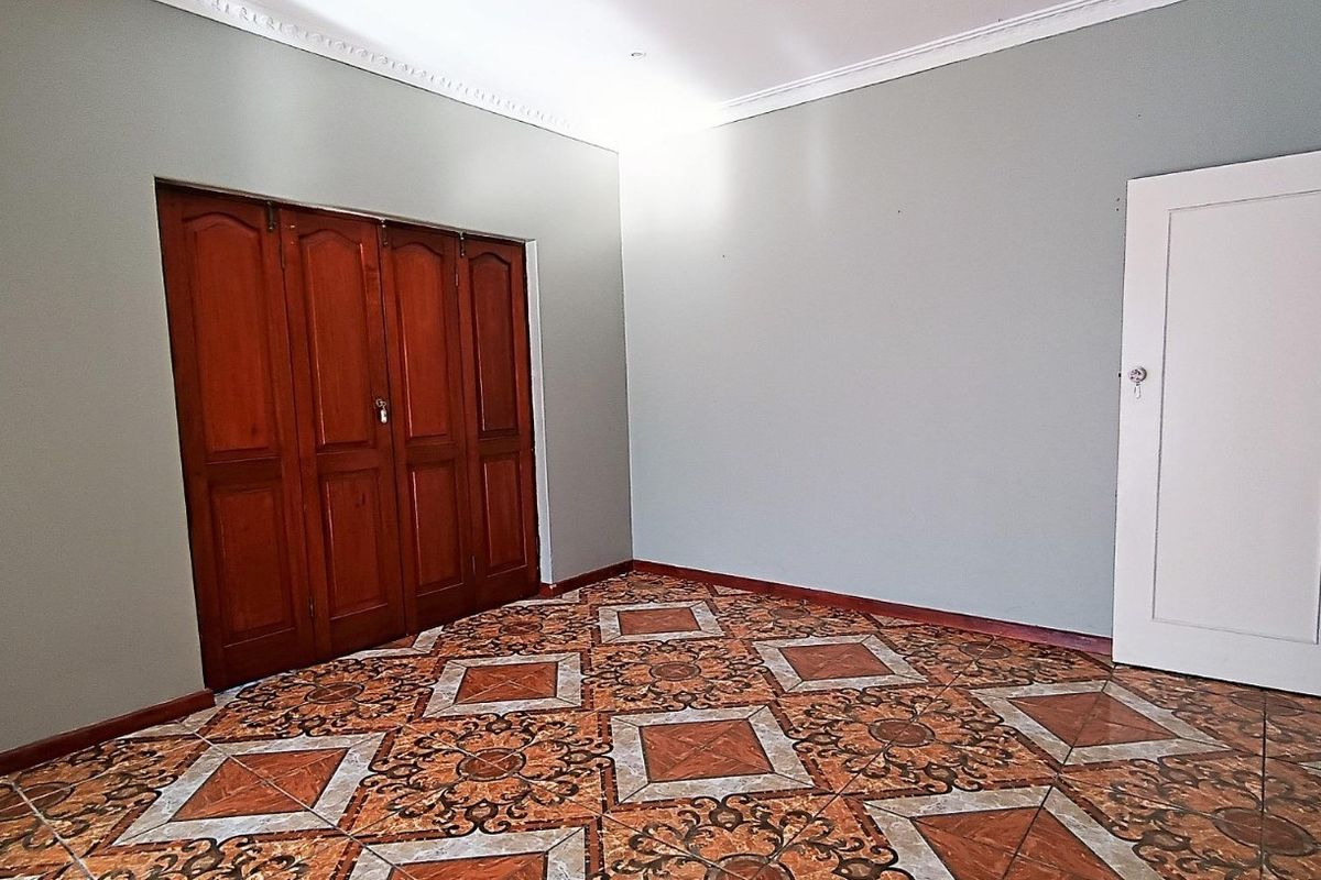 Expansive Family Estate with Endless Potential in Grassy Park - Photo 5