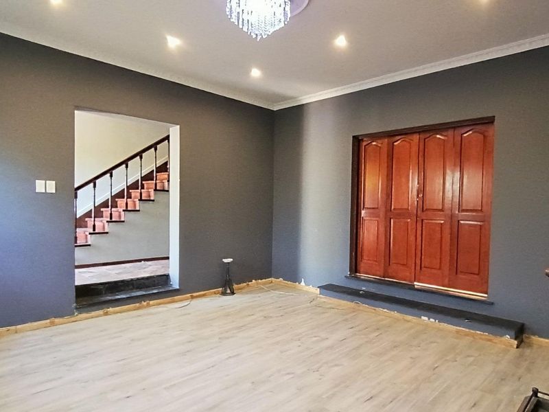 Expansive Family Estate with Endless Potential in Grassy Park - Photo 3