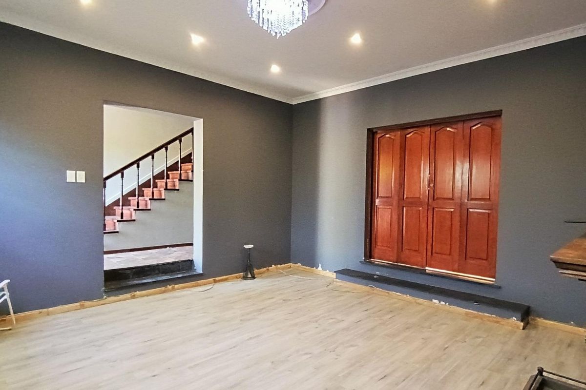 Expansive Family Estate with Endless Potential in Grassy Park - Photo 3