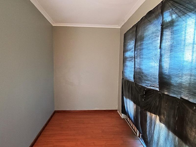 Expansive Family Estate with Endless Potential in Grassy Park - Photo 10
