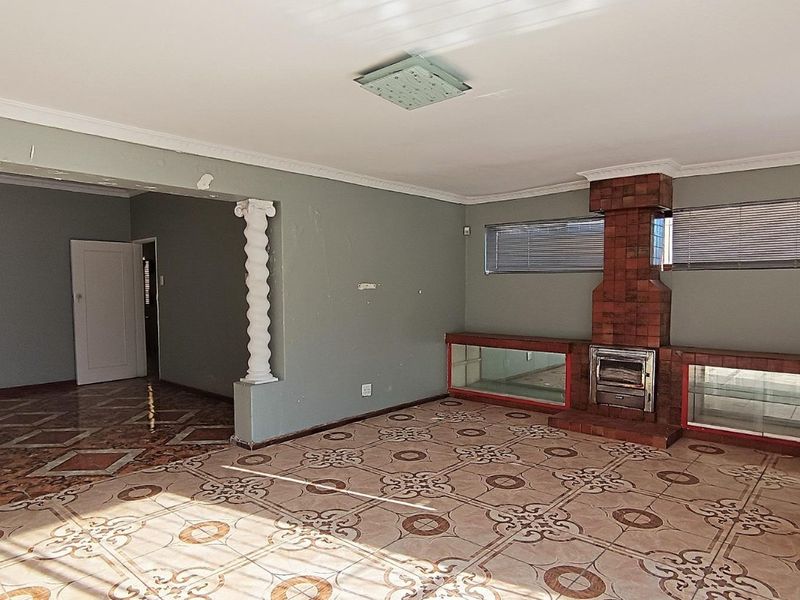 Expansive Family Estate with Endless Potential in Grassy Park - Photo 6
