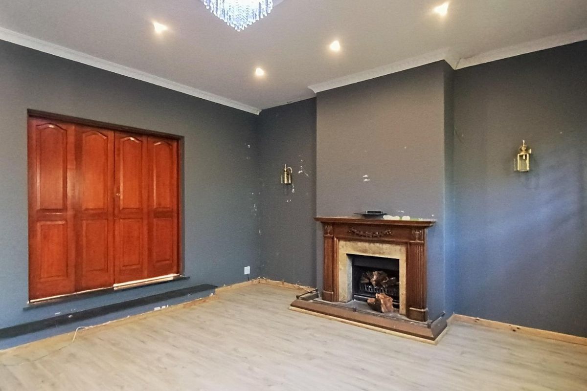 Expansive Family Estate with Endless Potential in Grassy Park - Photo 2
