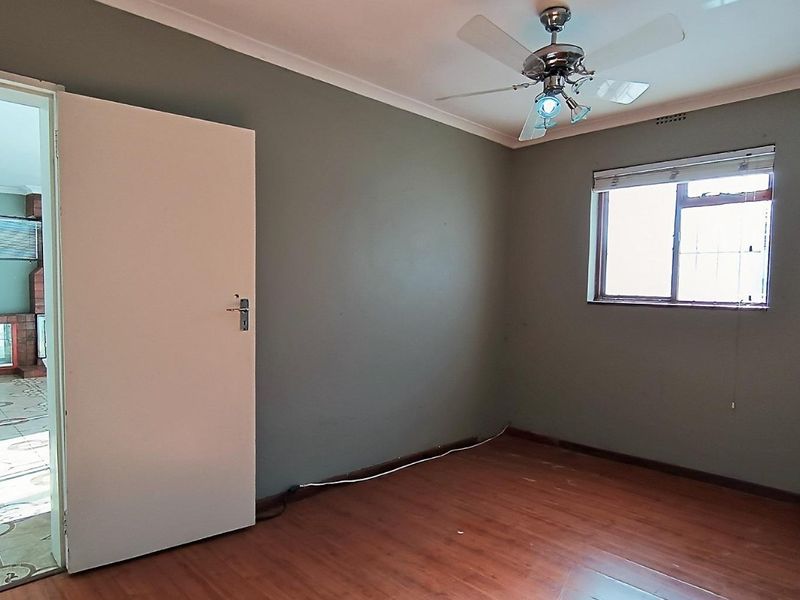Expansive Family Estate with Endless Potential in Grassy Park - Photo 8