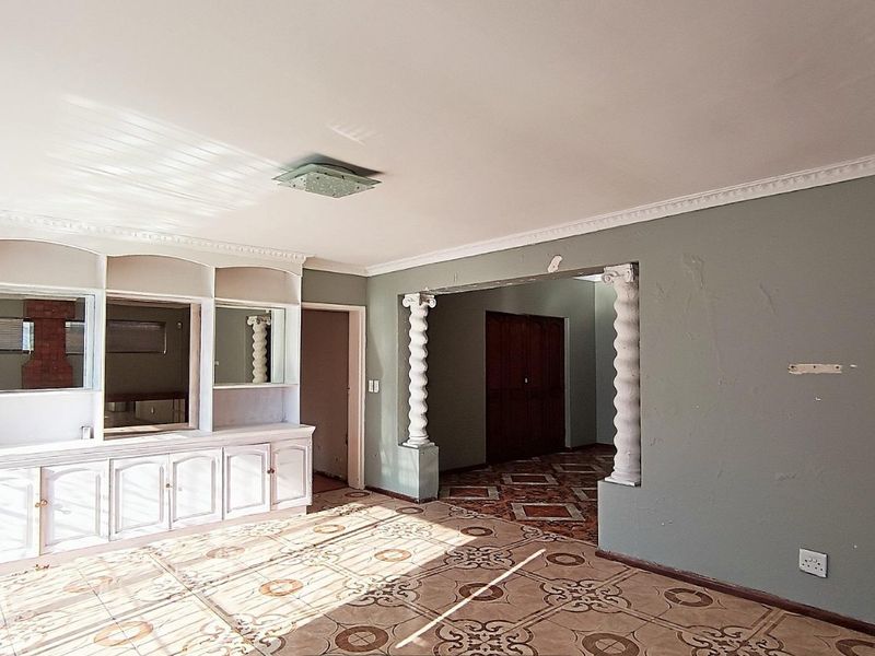 Expansive Family Estate with Endless Potential in Grassy Park - Photo 7