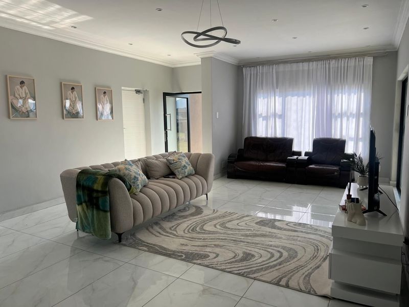 House To Rent in Everglades Estate, Hartbeespoort, North West - Photo 9