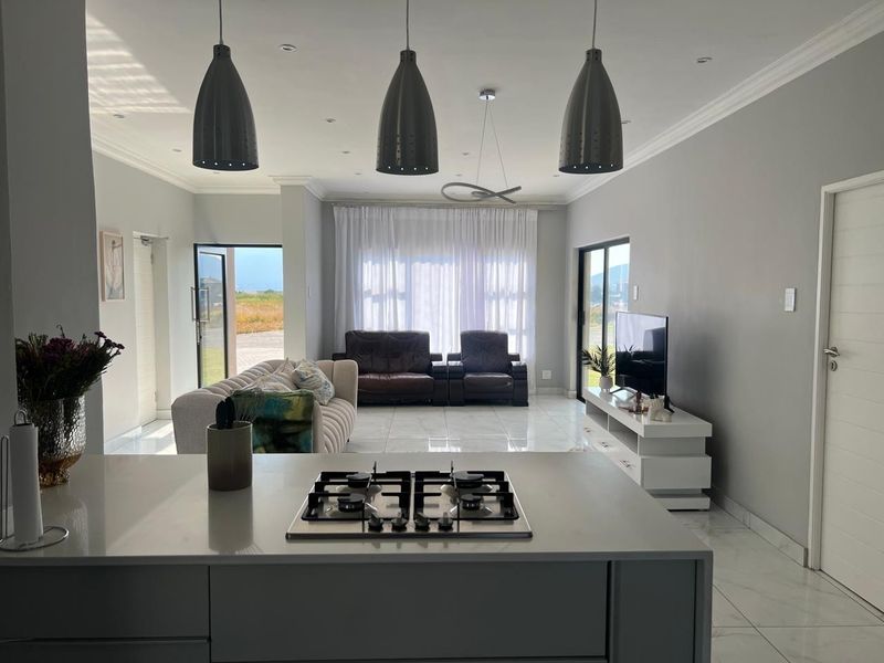 House To Rent in Everglades Estate, Hartbeespoort, North West - Photo 4