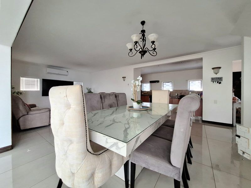 Urgent 3 Bed 2.5 Bath for Sale in Seaward Estates, Ballito, KwaZulu Natal - Photo 3