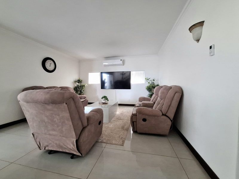 Urgent 3 Bed 2.5 Bath for Sale in Seaward Estates, Ballito, KwaZulu Natal - Photo 4