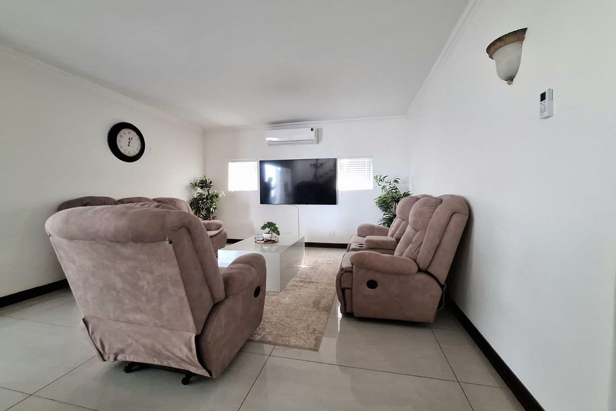 Urgent 3 Bed 2.5 Bath for Sale in Seaward Estates, Ballito, KwaZulu Natal - Photo 4