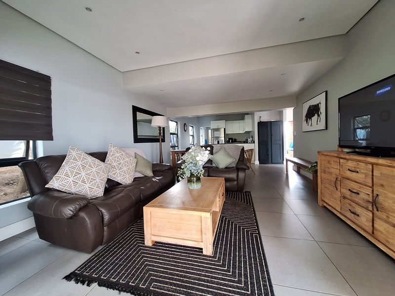 3 Bed 2.5 Bath with Home Office For Sale in Palm Lakes Estate, Ballito, KwaZulu Natal - Photo 7
