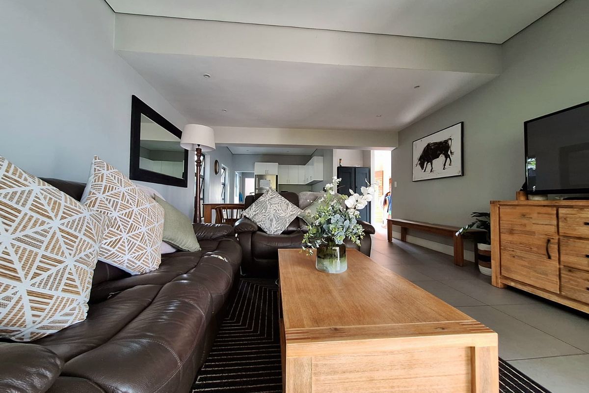 3 Bed 2.5 Bath with Home Office For Sale in Palm Lakes Estate, Ballito, KwaZulu Natal - Photo 4