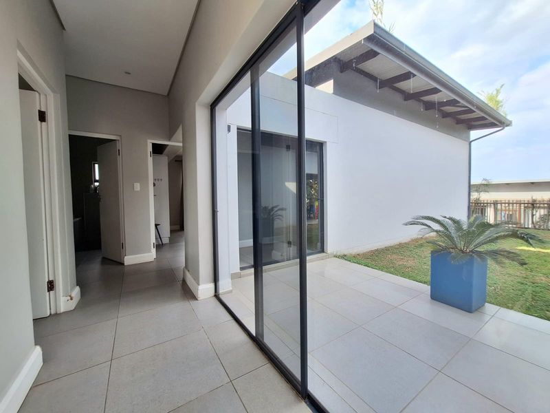 3 Bed 2.5 Bath with Home Office For Sale in Palm Lakes Estate, Ballito, KwaZulu Natal - Photo 10