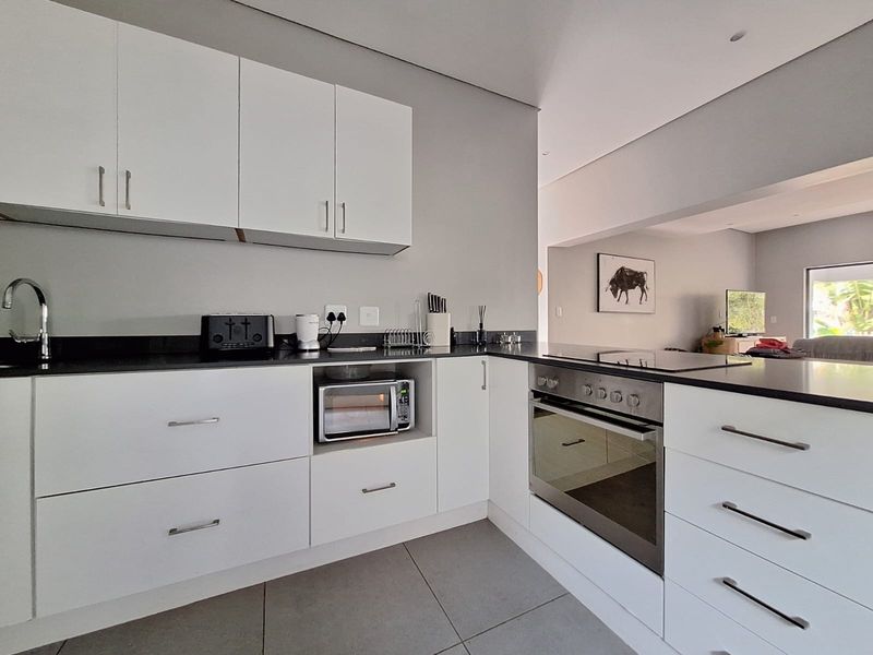 3 Bed 2.5 Bath with Home Office For Sale in Palm Lakes Estate, Ballito, KwaZulu Natal - Photo 9