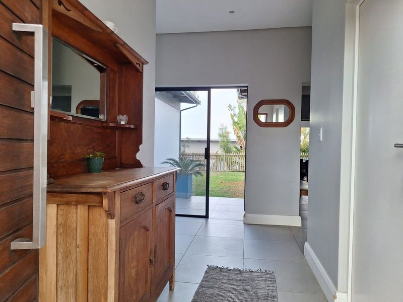3 Bed 2.5 Bath with Home Office For Sale in Palm Lakes Estate, Ballito, KwaZulu Natal - Photo 3