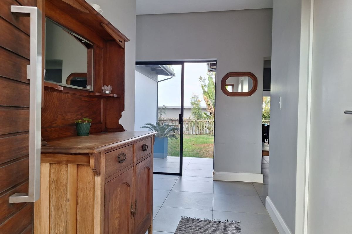 3 Bed 2.5 Bath with Home Office For Sale in Palm Lakes Estate, Ballito, KwaZulu Natal - Photo 3