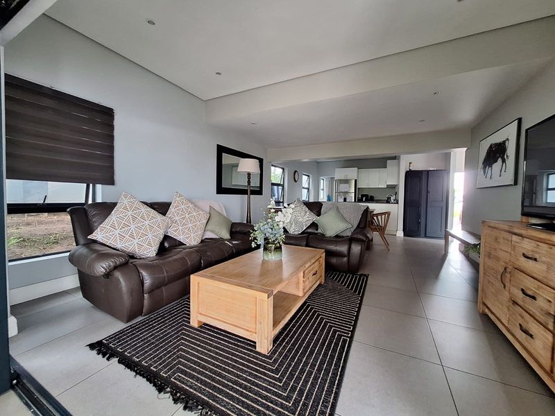 3 Bed 2.5 Bath with Home Office For Sale in Palm Lakes Estate, Ballito, KwaZulu Natal - Photo 5