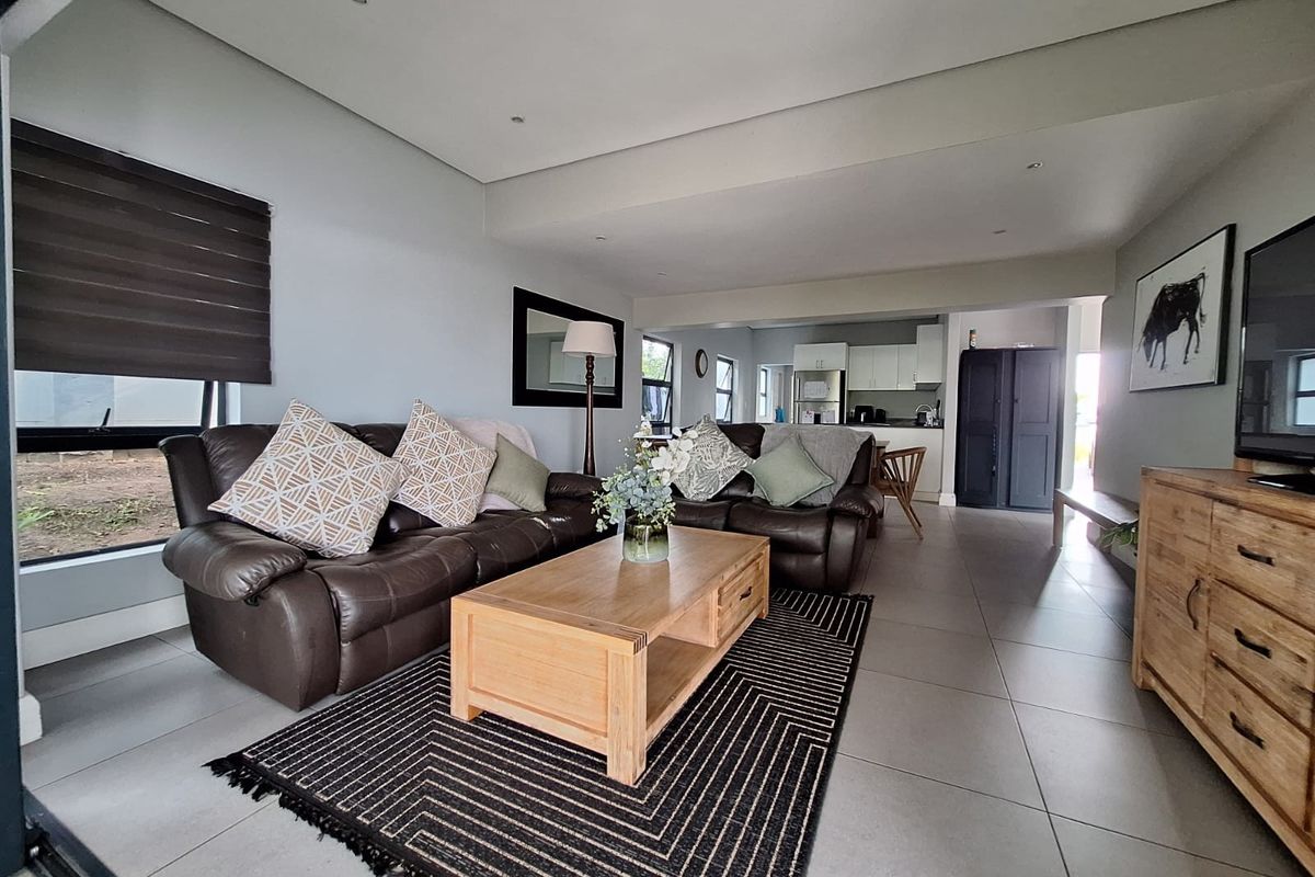 3 Bed 2.5 Bath with Home Office For Sale in Palm Lakes Estate, Ballito, KwaZulu Natal - Photo 5
