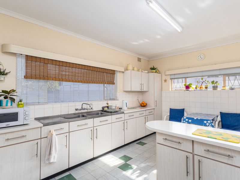 House For Sale in De La Haye, Bellville - Photo 2