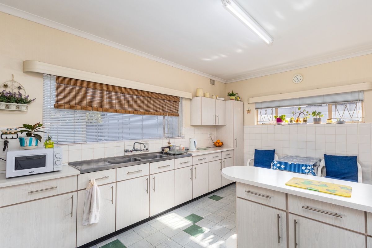 House For Sale in De La Haye, Bellville - Photo 2
