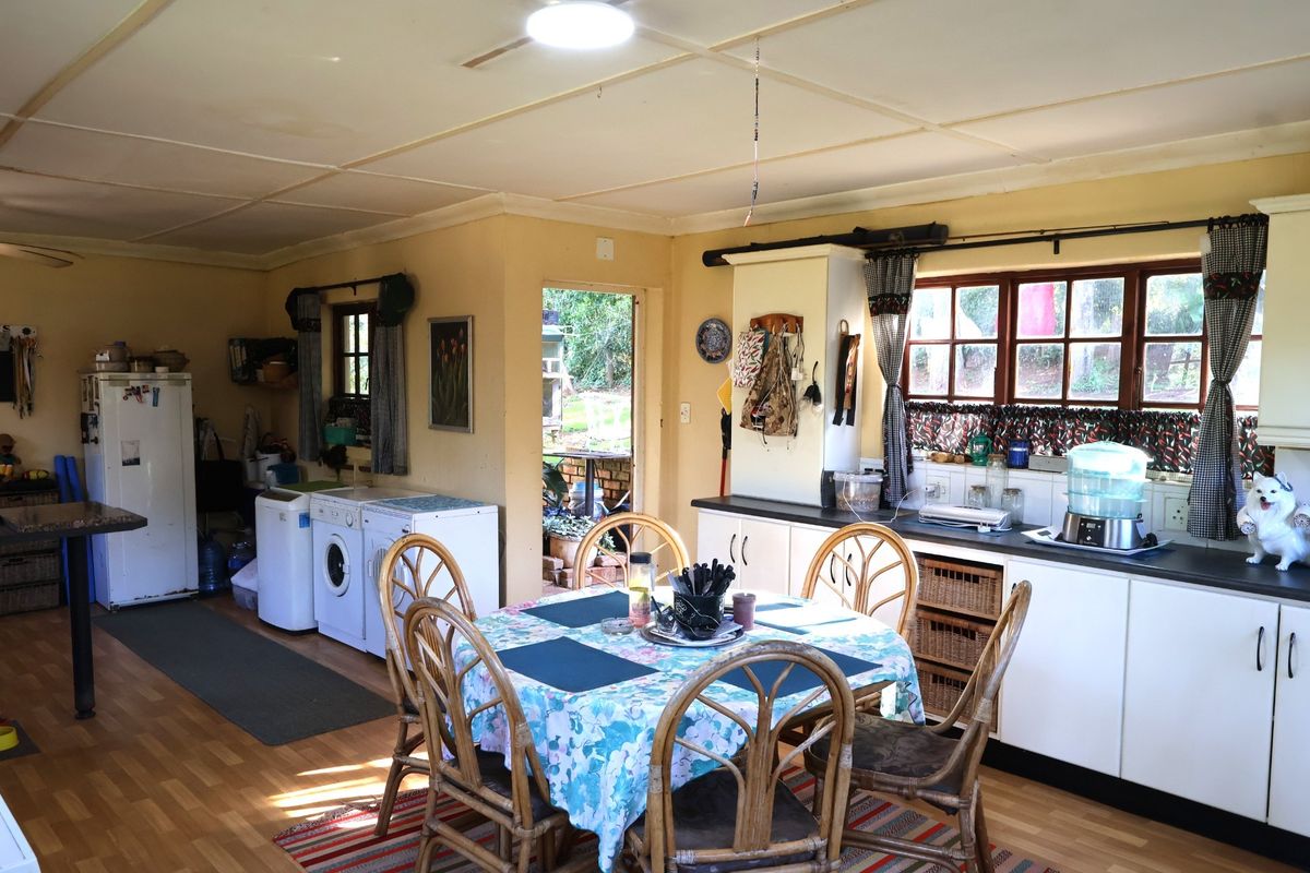 Character Thatched Home with Flatlet, Pool and Entertainment Lapa - Photo 4