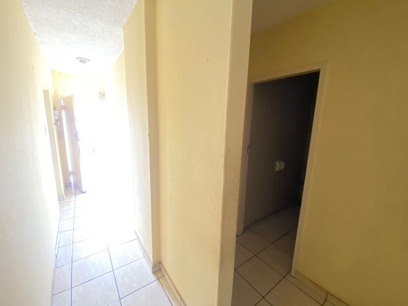 Two bedroom apartment for sale in Sunnyside. - Photo 5