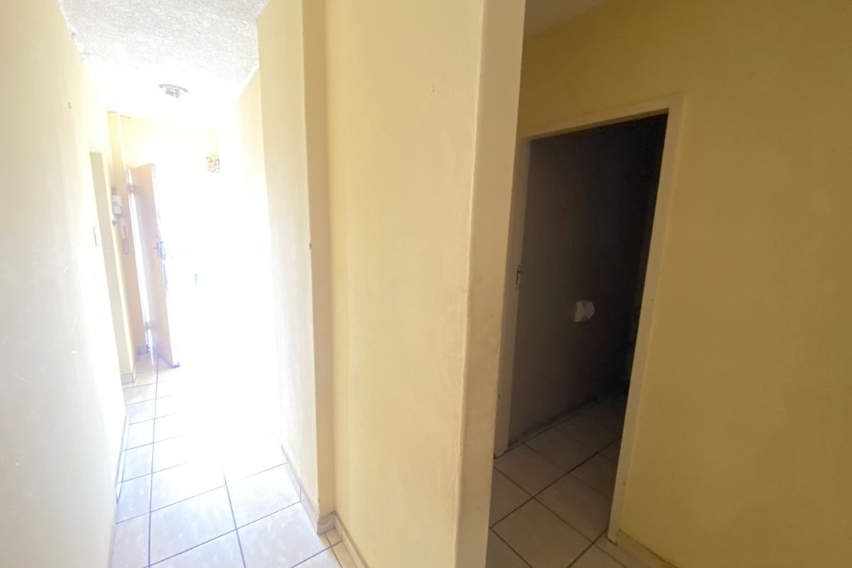 Two bedroom apartment for sale in Sunnyside. - Photo 5