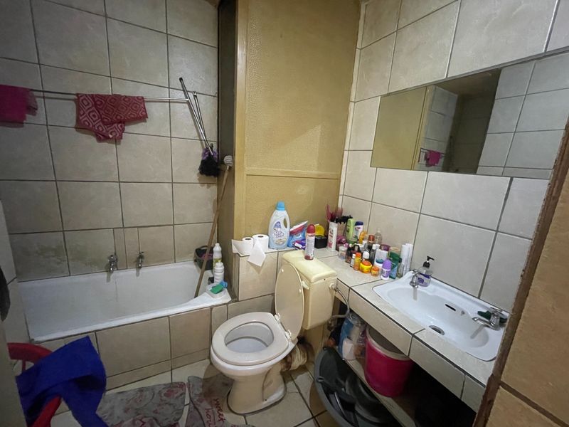 Two bedroom apartment for sale in Sunnyside. - Photo 9