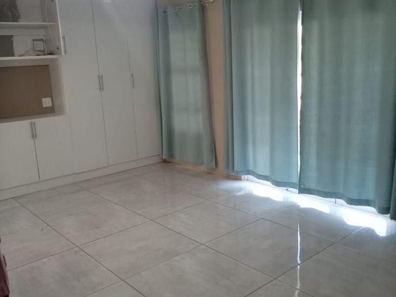 3 Bedroom House To Rent in Glenway Estate, Pretoria - Photo 9