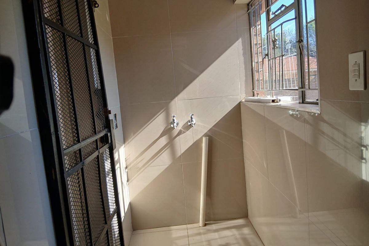 House To Rent in Riviera Park, Mafikeng, North West - Photo 4