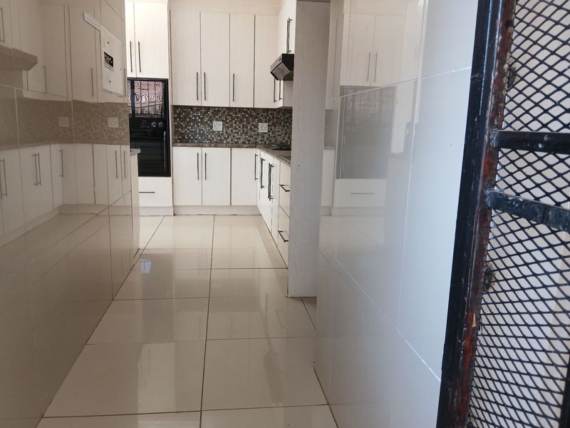 House To Rent in Riviera Park, Mafikeng, North West - Photo 3