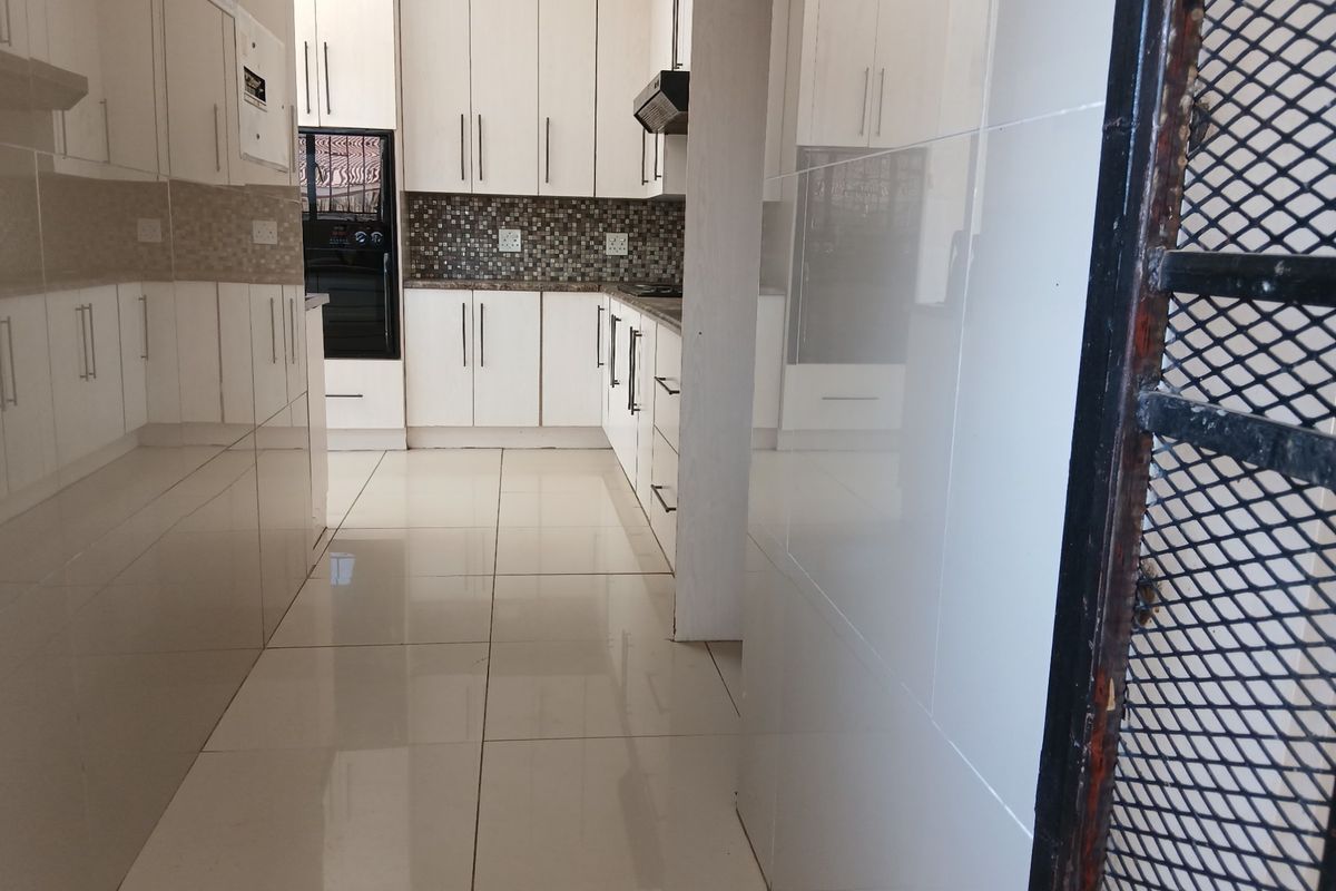 House To Rent in Riviera Park, Mafikeng, North West - Photo 3