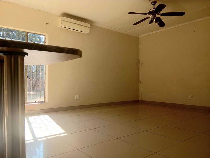 House To Rent in Riviera Park, Mafikeng, North West - Photo 7