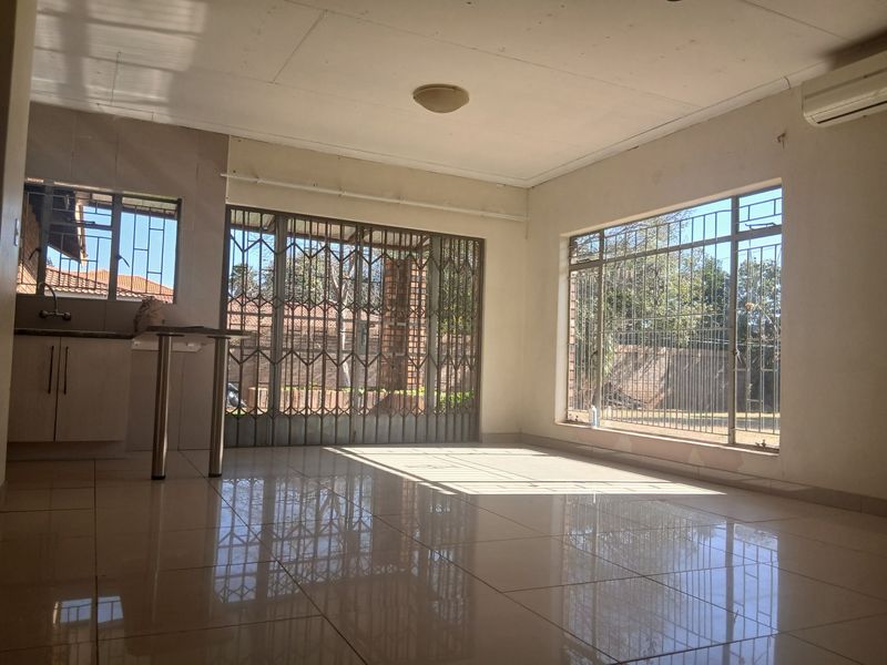 House To Rent in Riviera Park, Mafikeng, North West - Photo 5