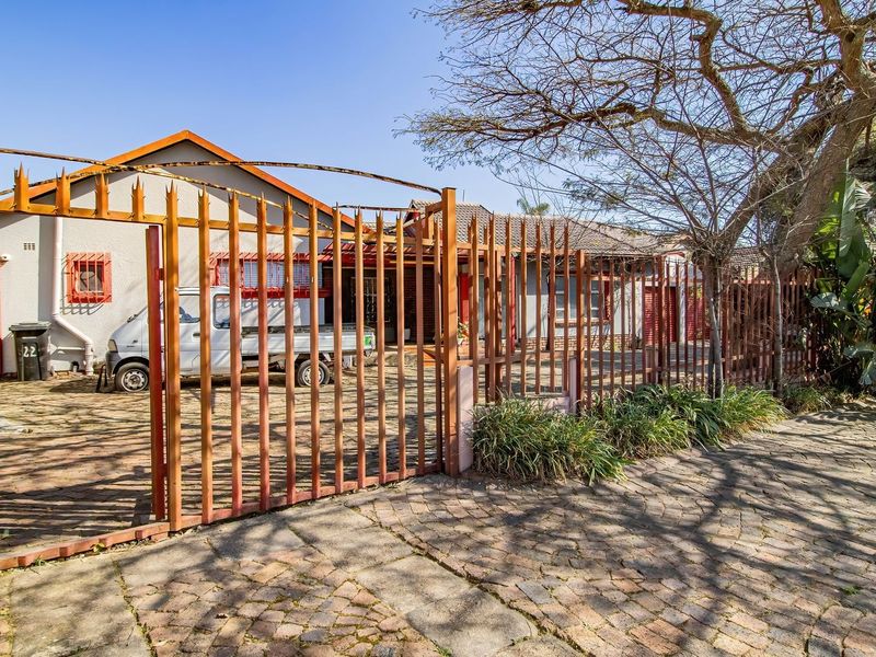 House For Sale in Glen Marais, Kempton Park - Photo 2
