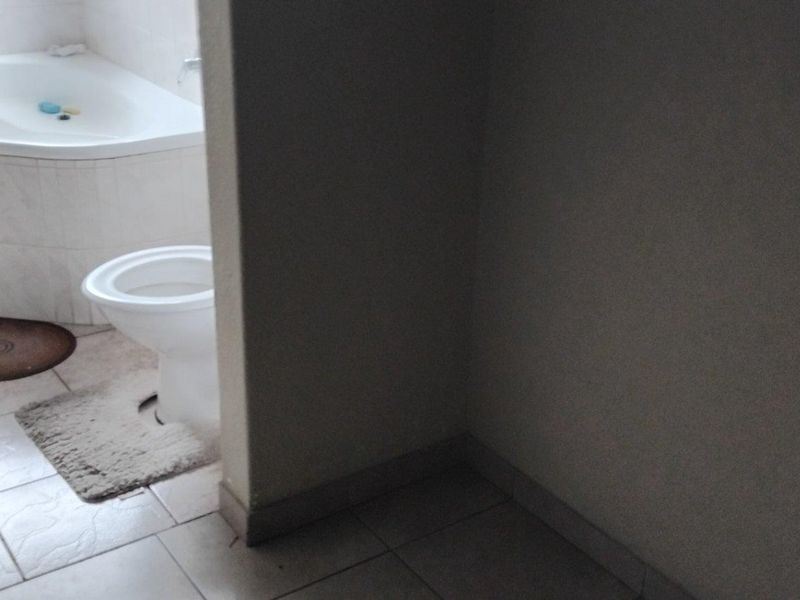 House For Sale in Glen Marais, Kempton Park - Photo 7