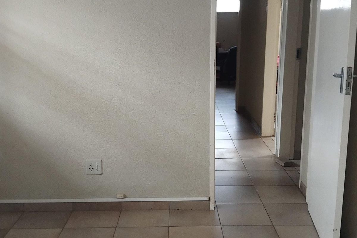 House For Sale in Glen Marais, Kempton Park - Photo 5