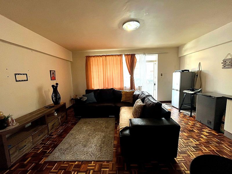 Spacious 3 Bedroom Apartment in Secure Honeybird - North End - Photo 8