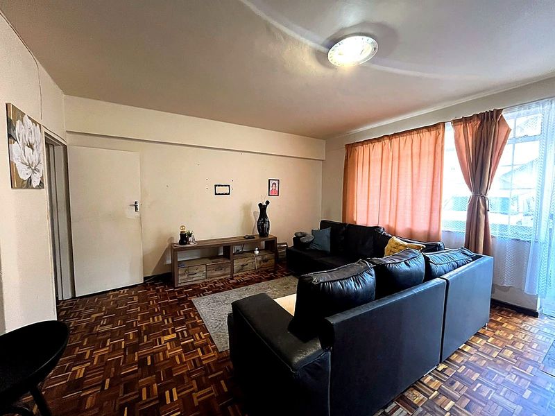 Spacious 3 Bedroom Apartment in Secure Honeybird - North End - Photo 7