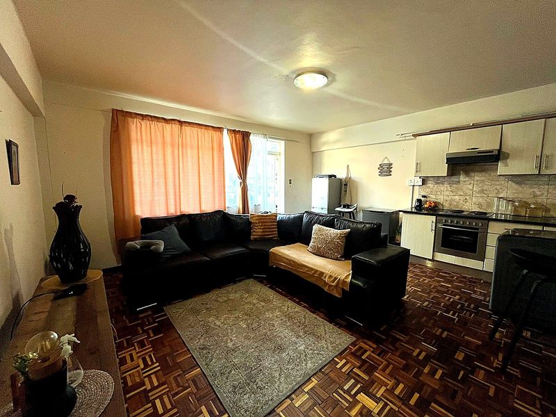 Spacious 3 Bedroom Apartment in Secure Honeybird - North End - Photo 6