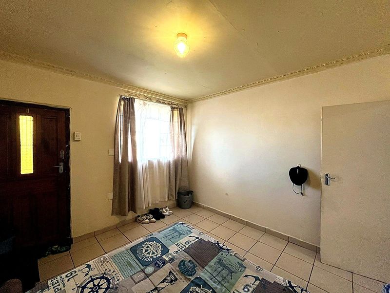 Spacious 3 Bedroom Apartment in Secure Honeybird - North End - Photo 10