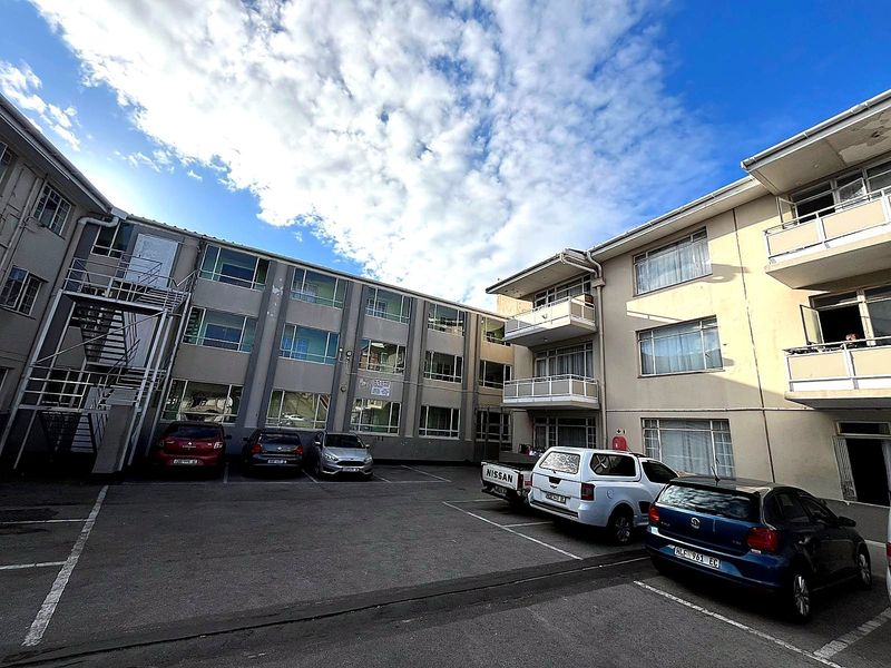 Spacious 3 Bedroom Apartment in Secure Honeybird - North End - Photo 2