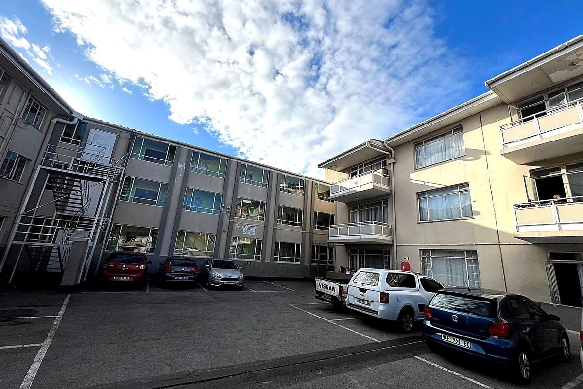 Spacious 3 Bedroom Apartment in Secure Honeybird - North End - Photo 2