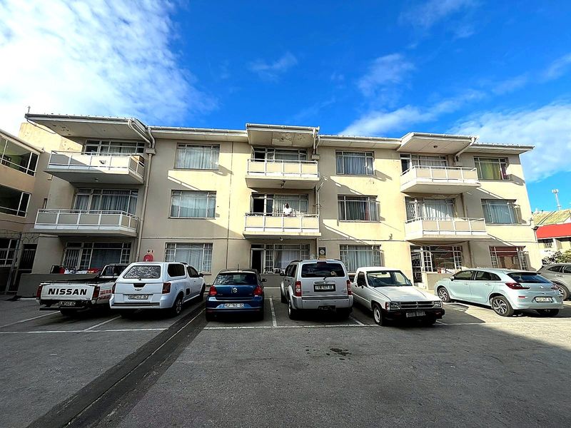 Spacious 3 Bedroom Apartment in Secure Honeybird - North End - Photo 3